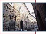 �o���f�B�ʂ�iVia de�EBardi�j�J�b�|�[�j�E�f�b���E�����B�i�[�e�{�iPalazzo Capponi delle Rovinate�j
