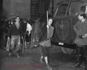 L'alluvione di Firenze: gli Angeli del Fango
