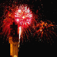 Un momento dei fuochi d'artificio a Firenze per la festa di San Giovanni