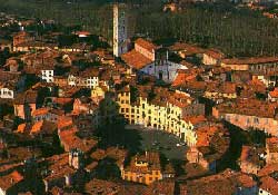 Ausfluege rund um Florenz: Lucca